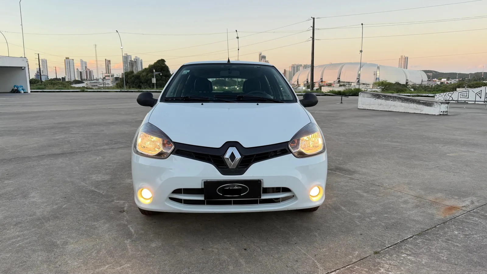 Renault Clio Expression 1.0 2015 — foto 6 de 8