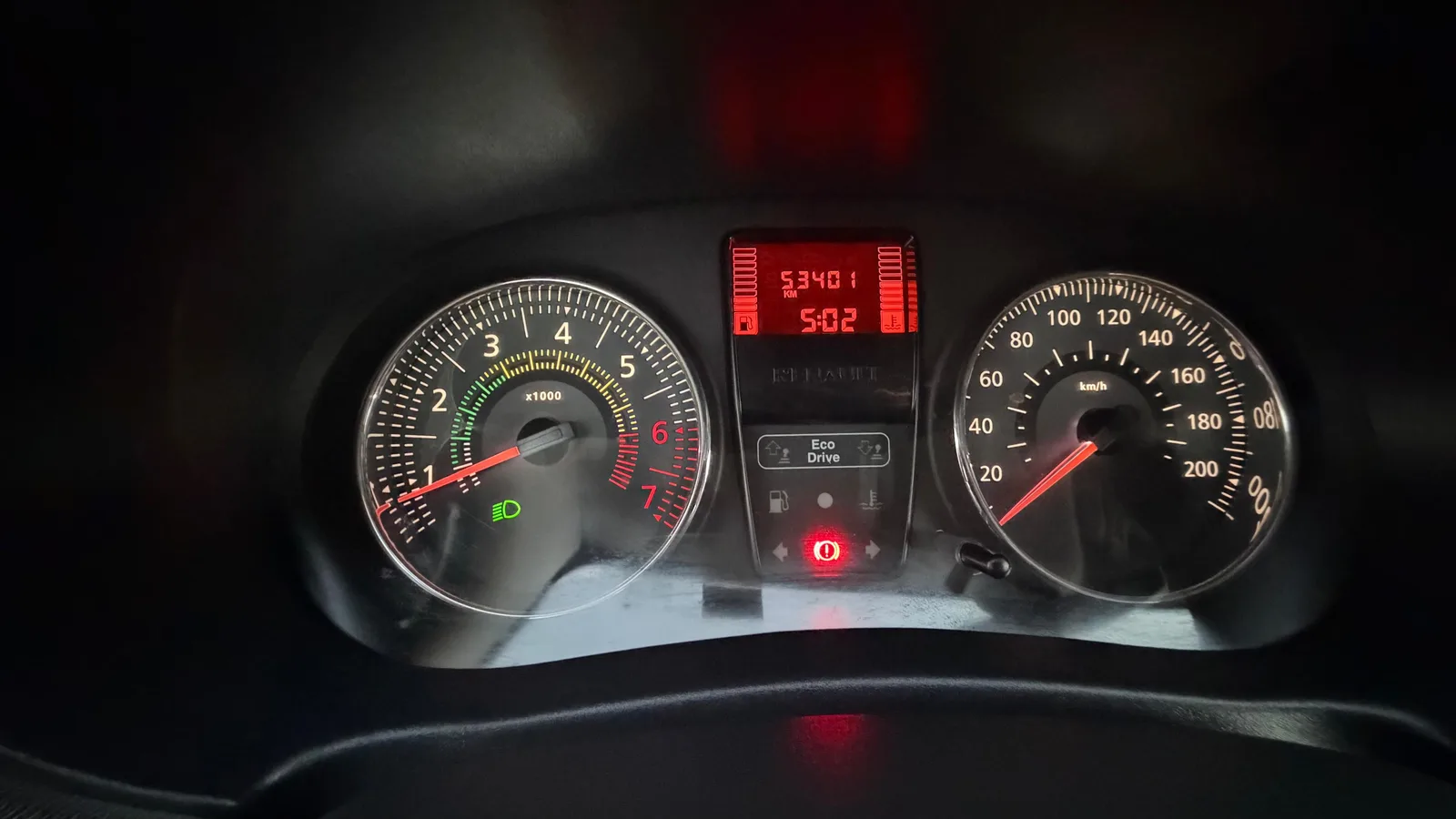 Renault Clio Expression 1.0 2015 — foto 7 de 8